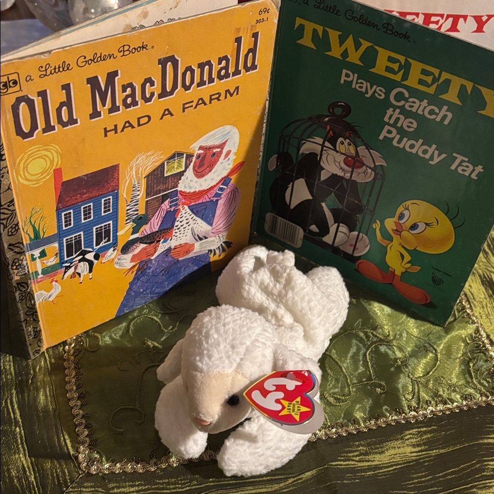 Tweety Plays Catch the Puddy Tat Book & Old MacDonald VTG books